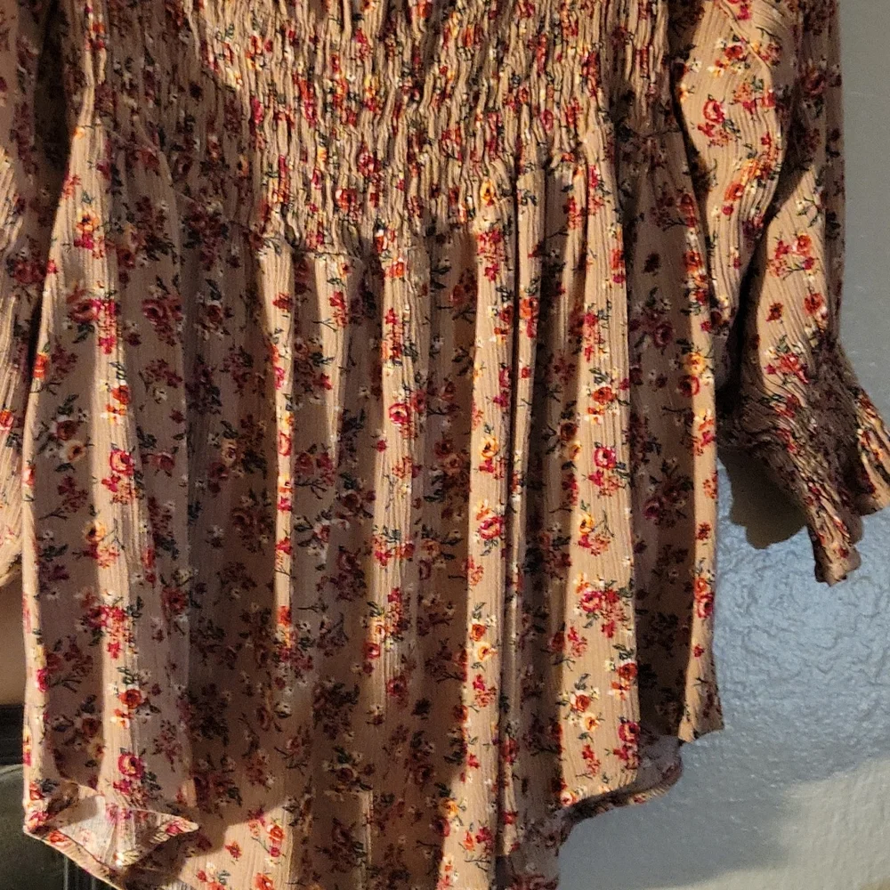 Womens top - Picture 3 of 5